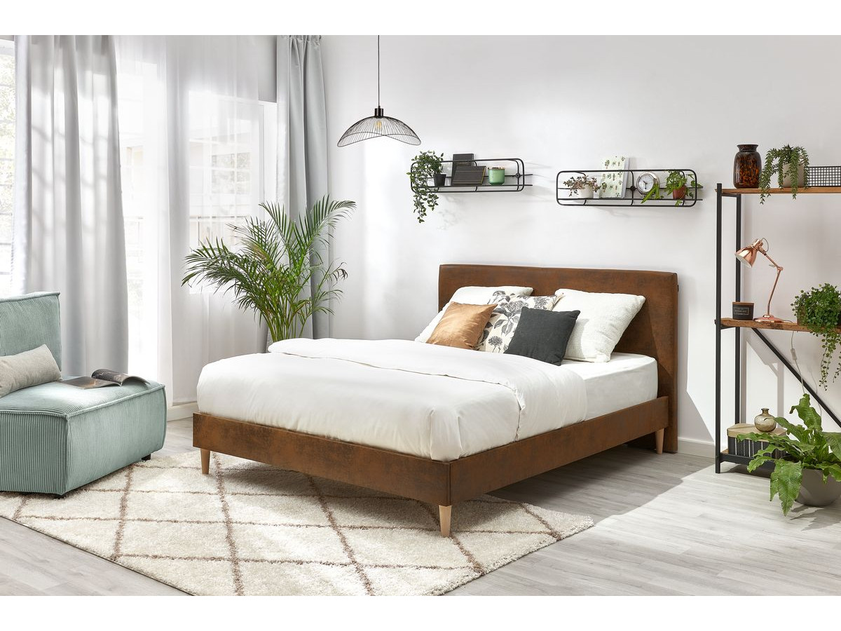 Structure de lit 160x190 cm EZRA avec lattes massives pieds en bois naturel