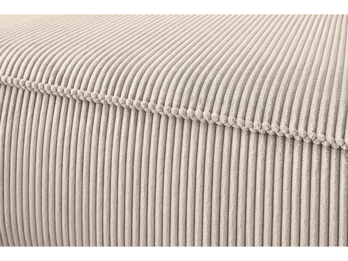 Gros plan texture de la matière striée beige du canapé Nihad.