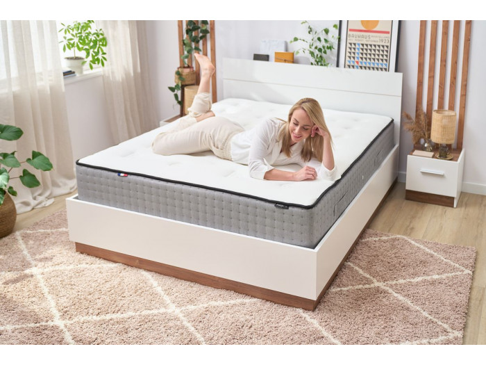 Matelas SUZANNE 30 cm 672 ressorts ensachés 7 zones de confort