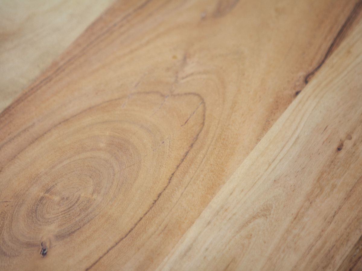 TWIST eettafel Massief acaciahout en zwarte metalen poten