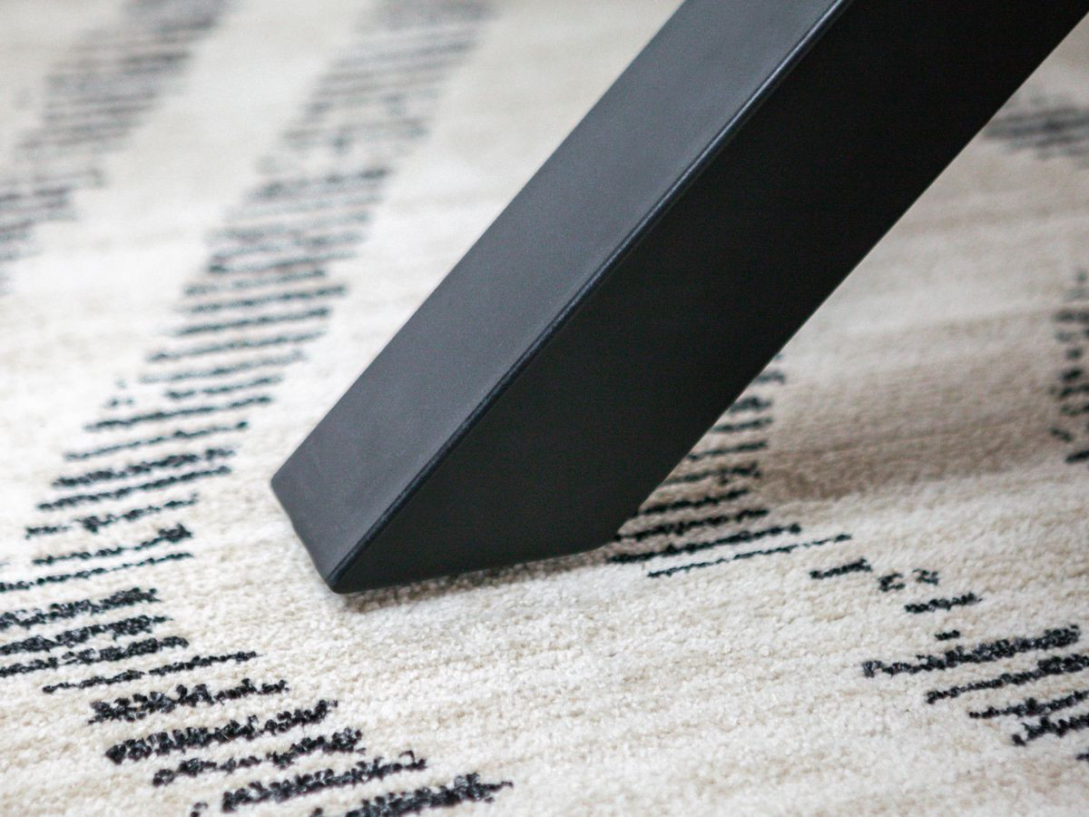 TWIST eettafel Massief acaciahout en zwarte metalen poten