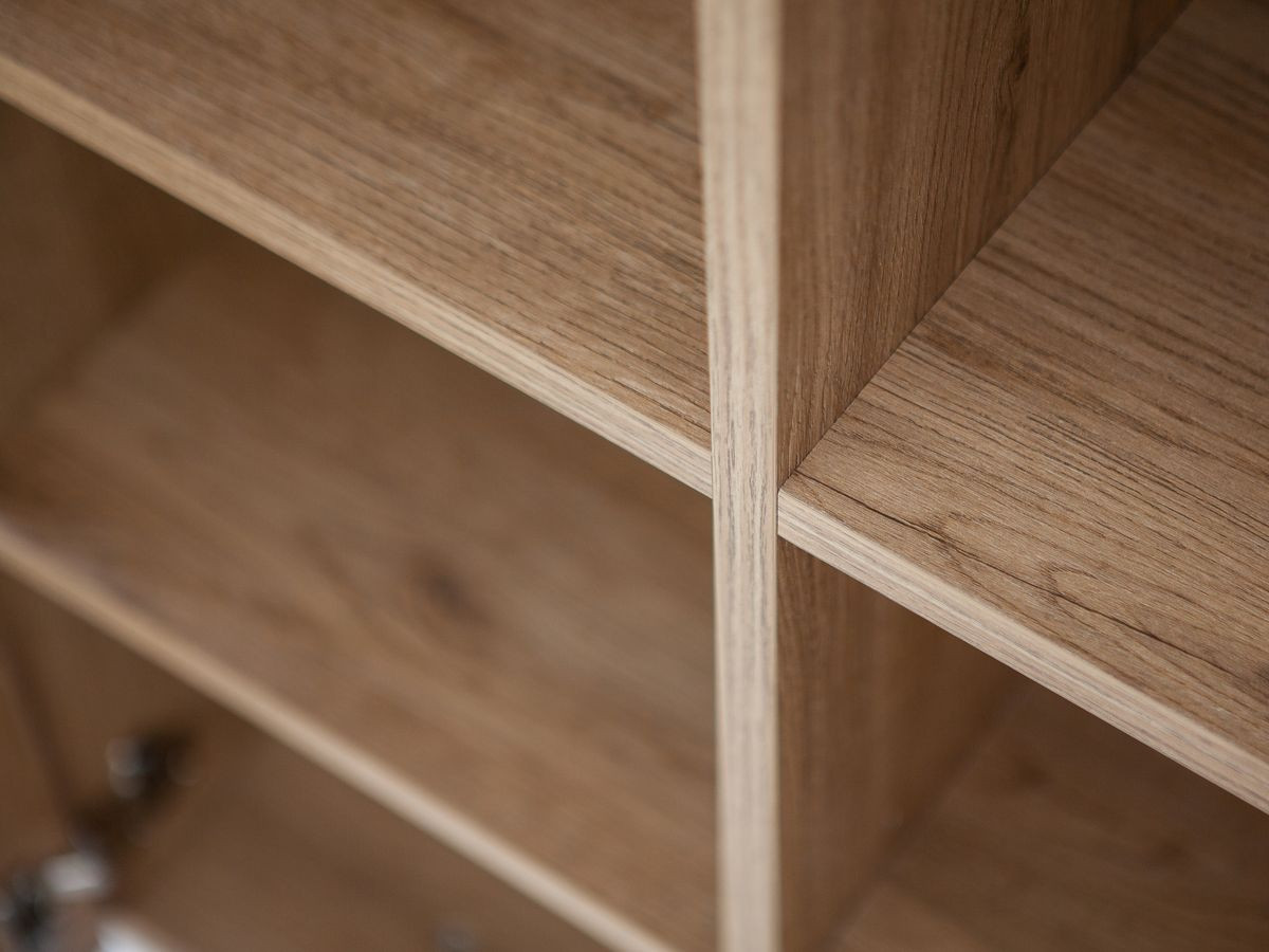 OPERA 90 cm hoog dressoir met 2 deuren, eikenlook en zwart marmerlook