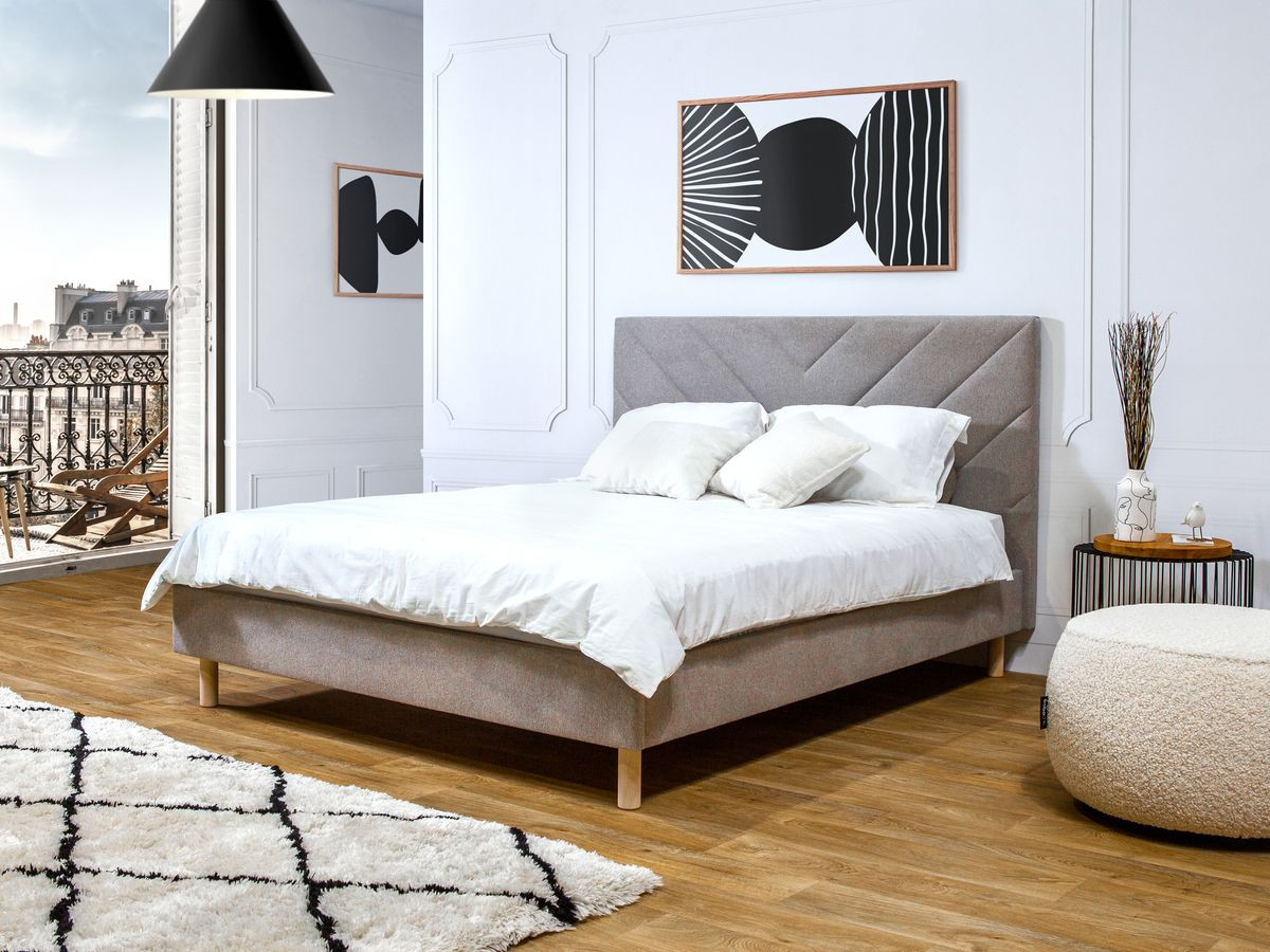 ROMANE bed met massieve lattenbodem in structuurstof