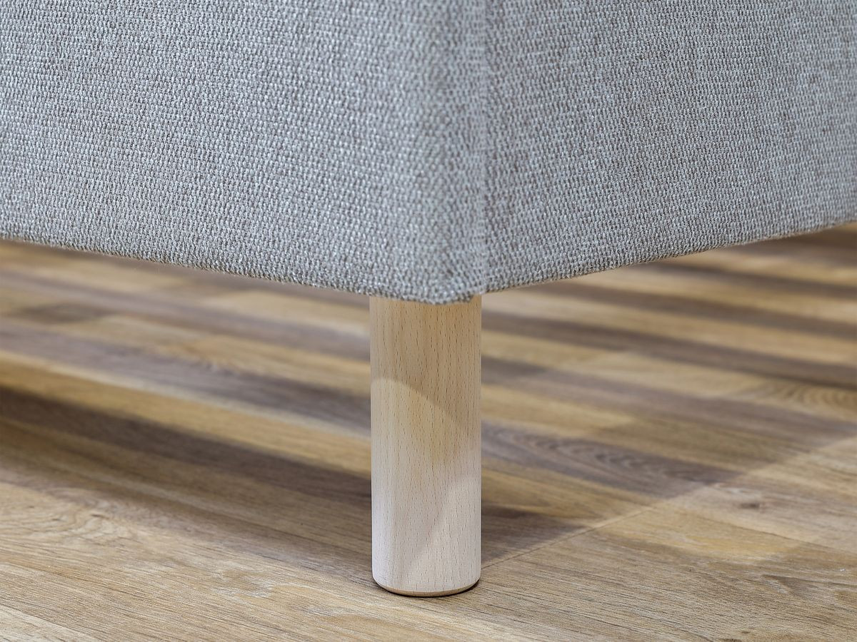 ROMANE bed met massieve lattenbodem in structuurstof