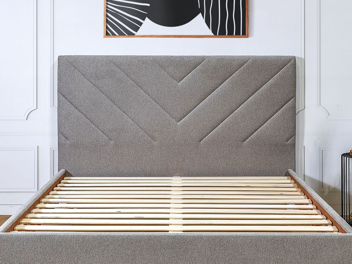 ROMANE bed met massieve lattenbodem in structuurstof