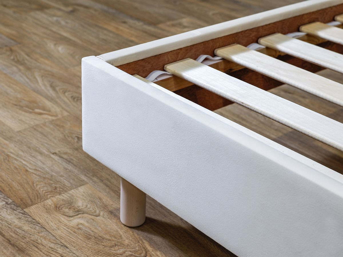 ROMANE bed met lattenbodem van massief fluweel