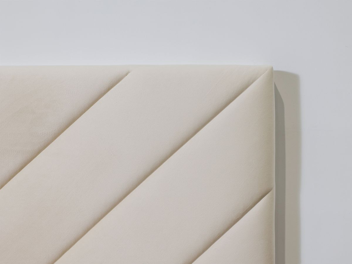 Lit ROMANE avec lattes massives velours beige — vue 5