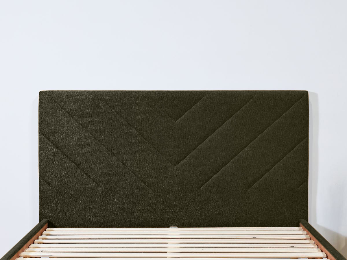 ROMANE bed met massieve lattenbodem in structuurstof