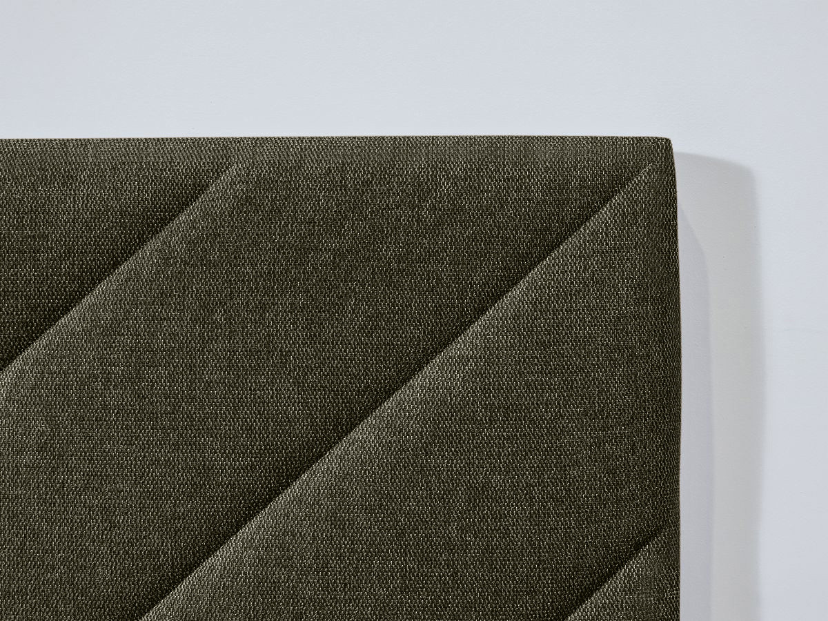 ROMANE bed met massieve lattenbodem in structuurstof