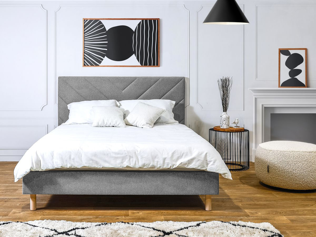 ROMANE bed met massieve lattenbodem in structuurstof