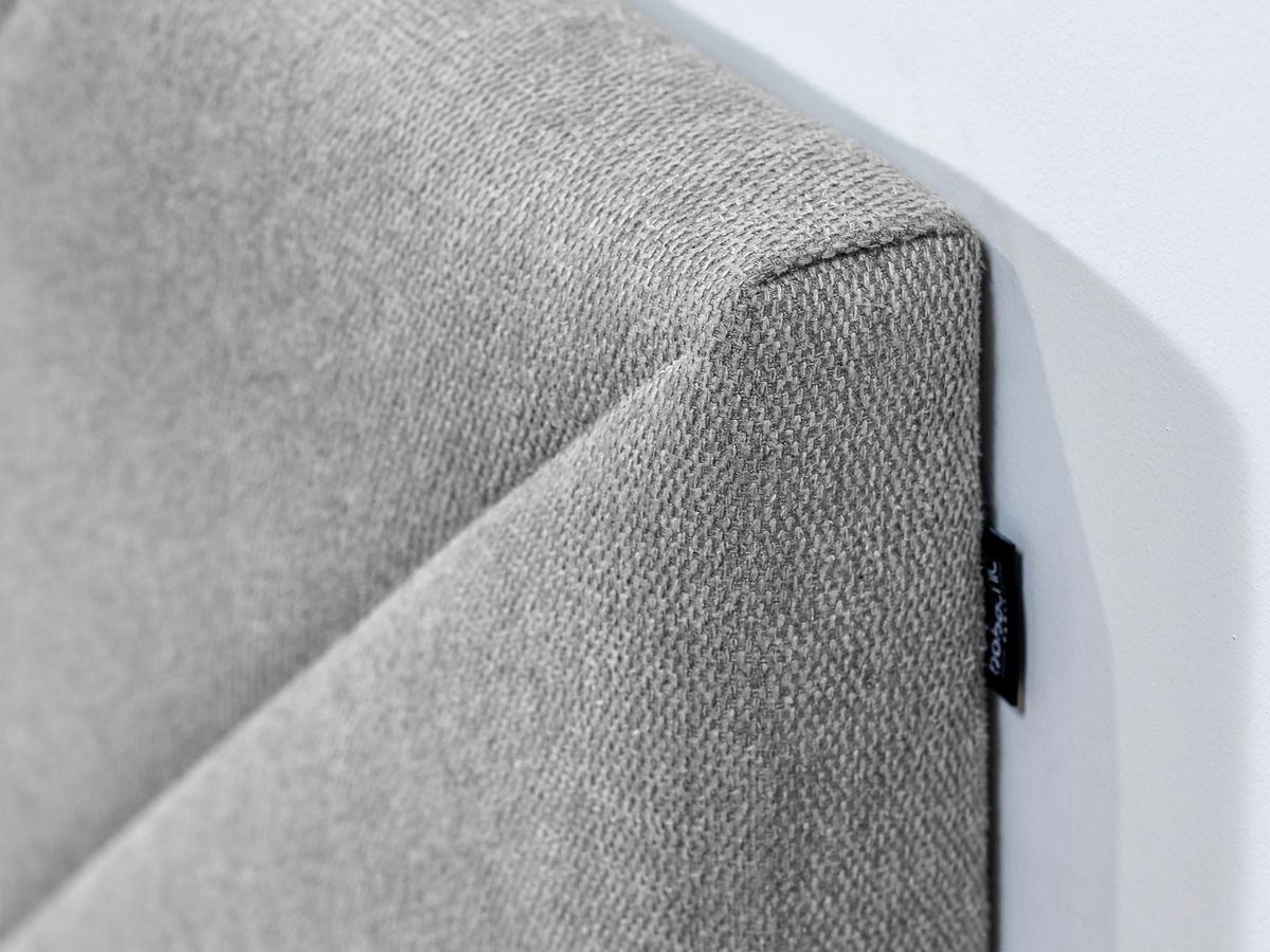 ROMANE bed met massieve lattenbodem in structuurstof