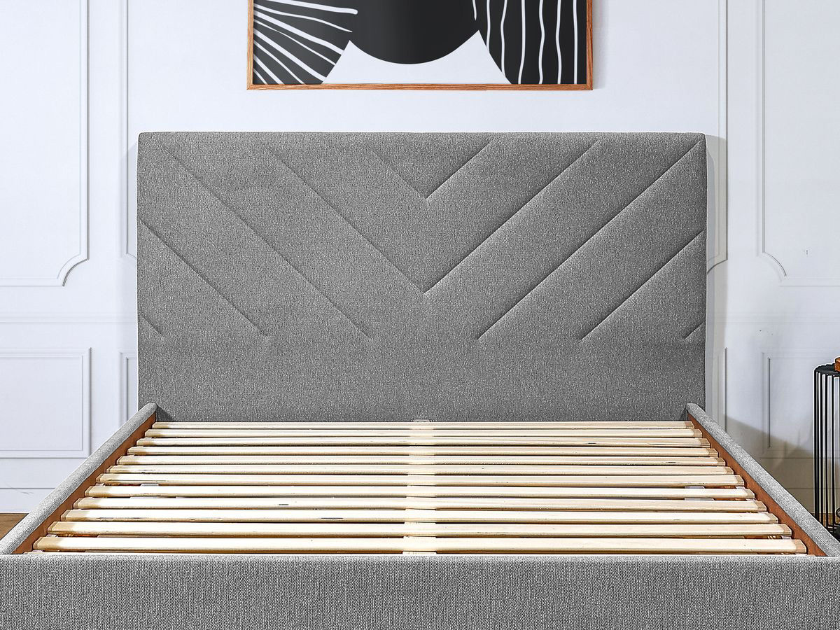 ROMANE bed met massieve lattenbodem in structuurstof