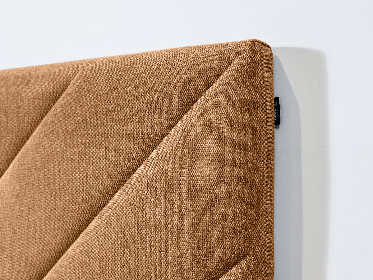 ROMANE bed met massieve lattenbodem in structuurstof