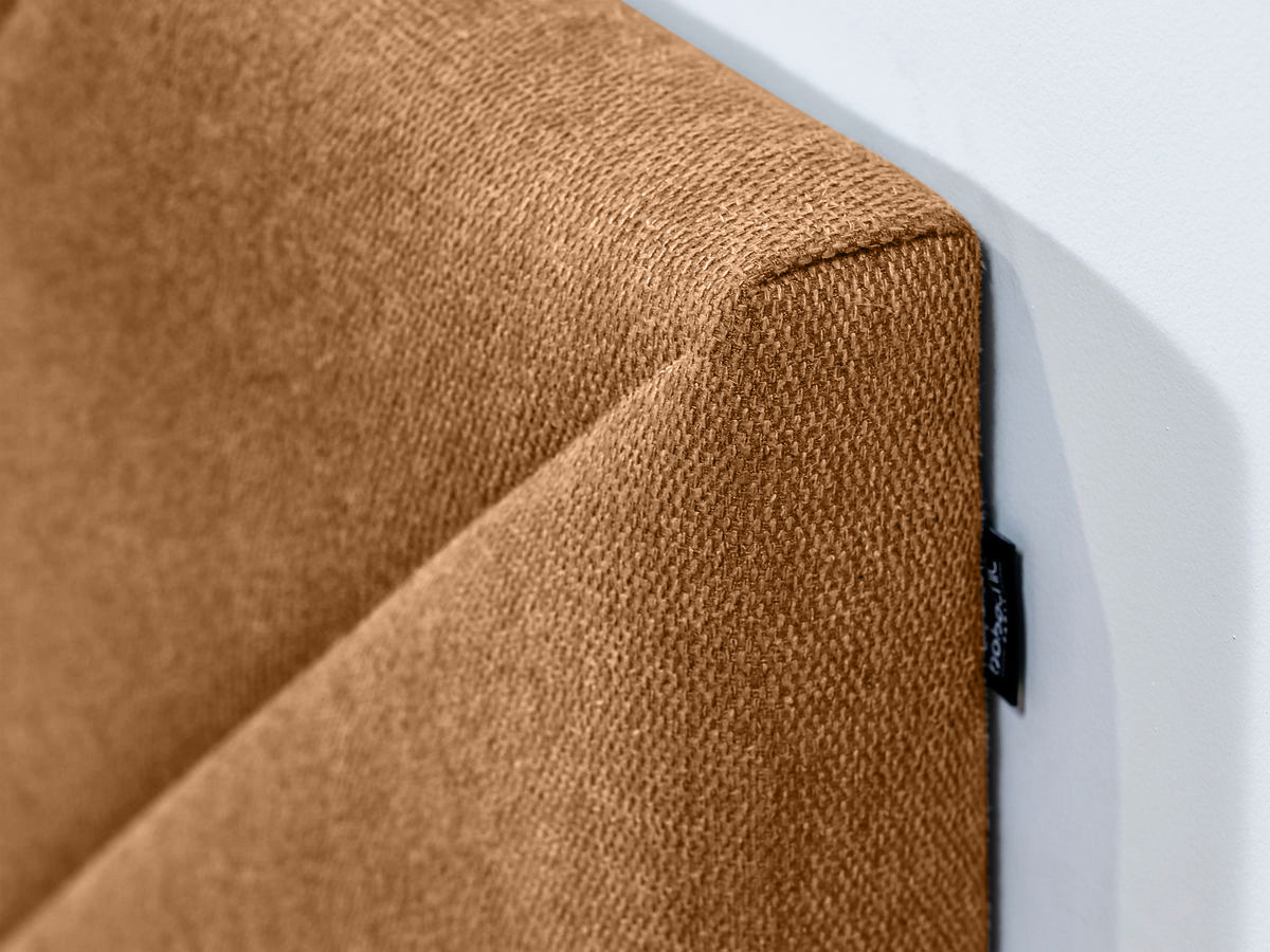 ROMANE bed met massieve lattenbodem in structuurstof