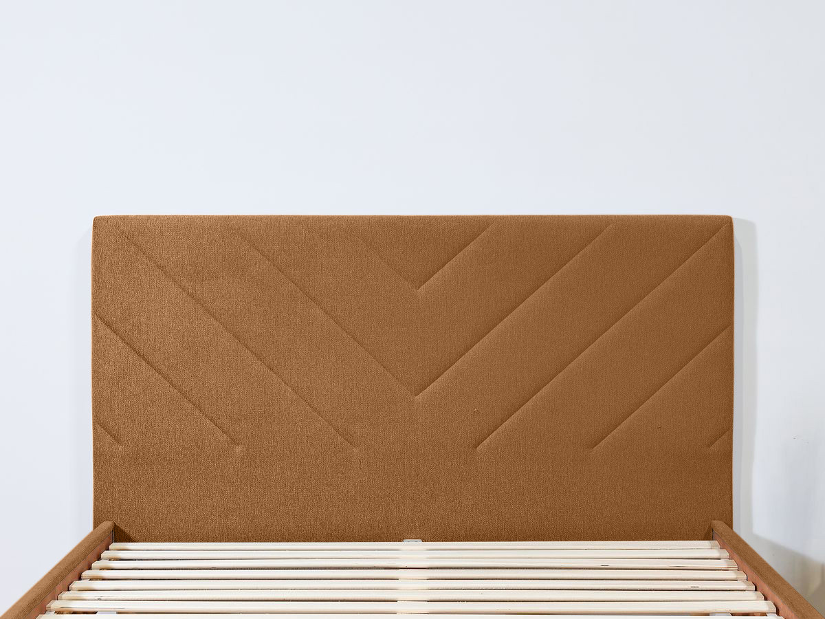 ROMANE bed met massieve lattenbodem in structuurstof