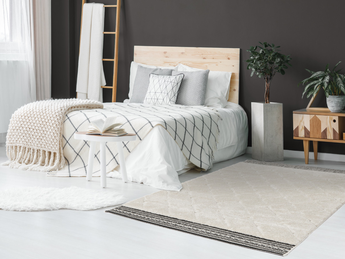Tapis poils ras ROMAIN motif graphique beige — vue 6