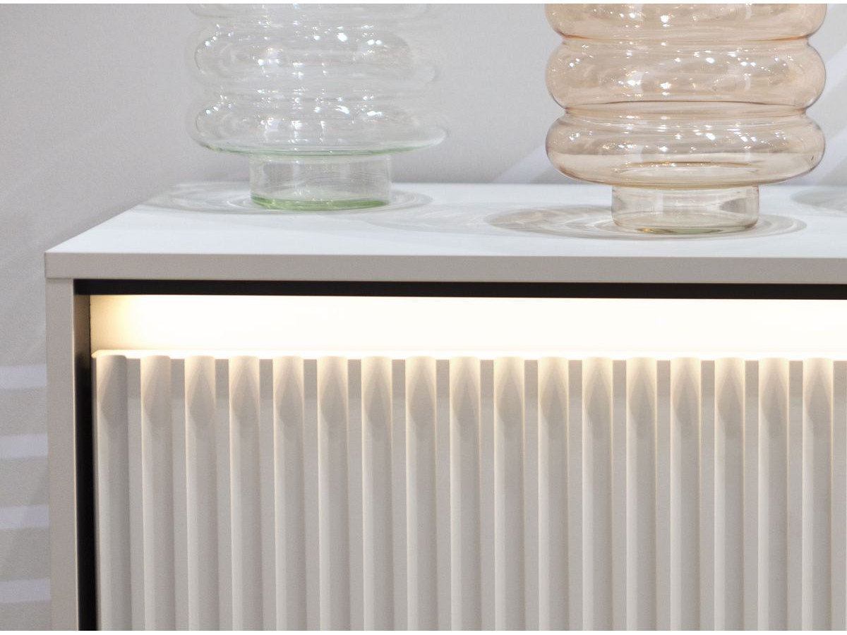 LENARA 4-deurs hoog dressoir 100 cm met lamellen en LED's