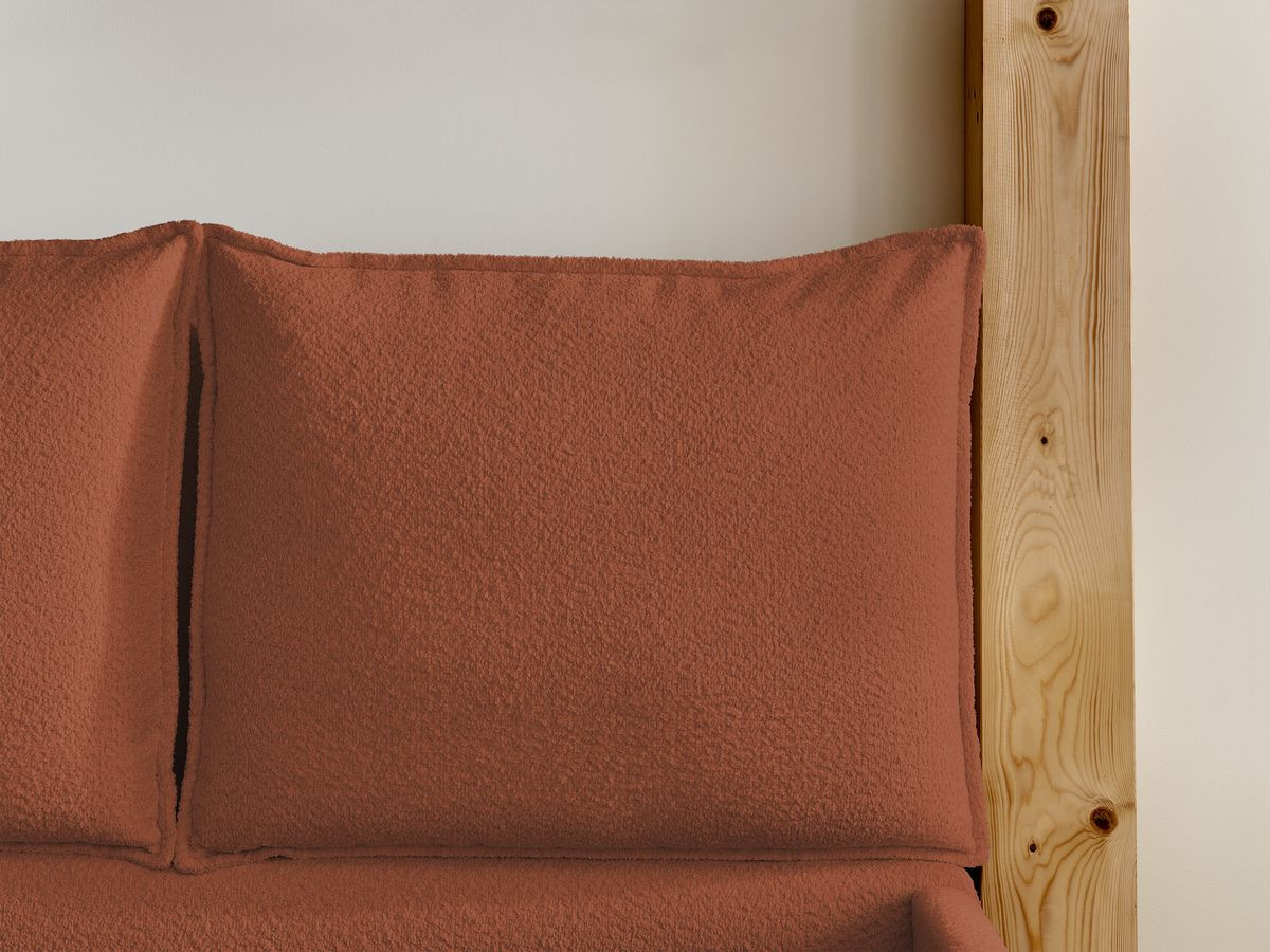 Lit coffre GARANCE avec tête de lit effet oreiller tissu bouclette