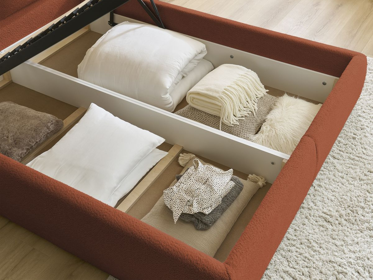 Lit coffre GARANCE avec tête de lit effet oreiller tissu bouclette
