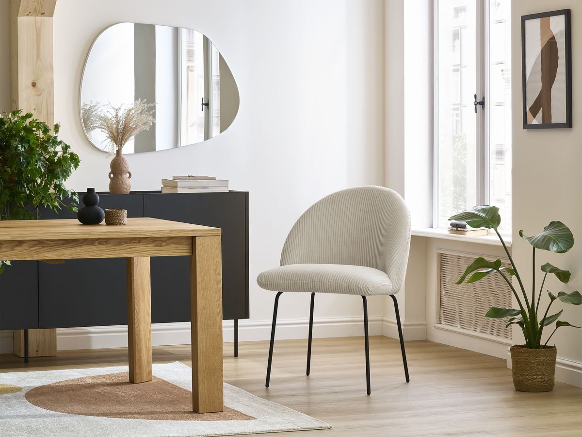 Set LALIE-stoelen in corduroystof en zwarte metalen poten