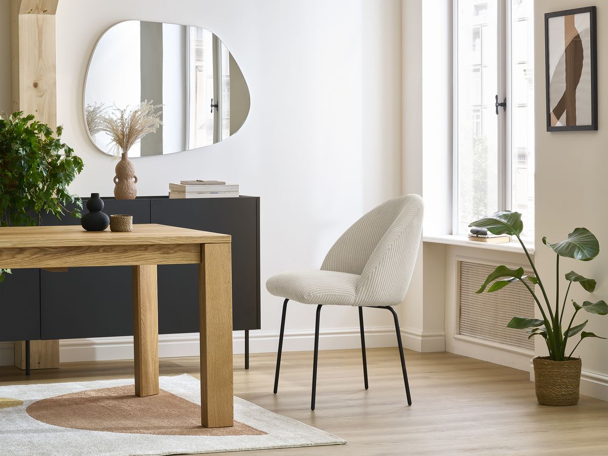 Set LALIE-stoelen in corduroystof en zwarte metalen poten