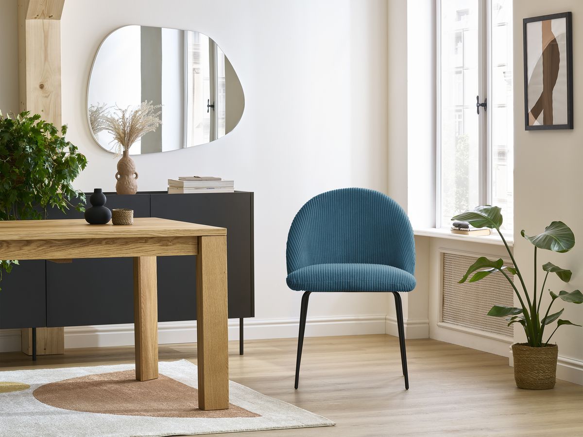 Set LALIE-stoelen in corduroystof en zwarte metalen poten