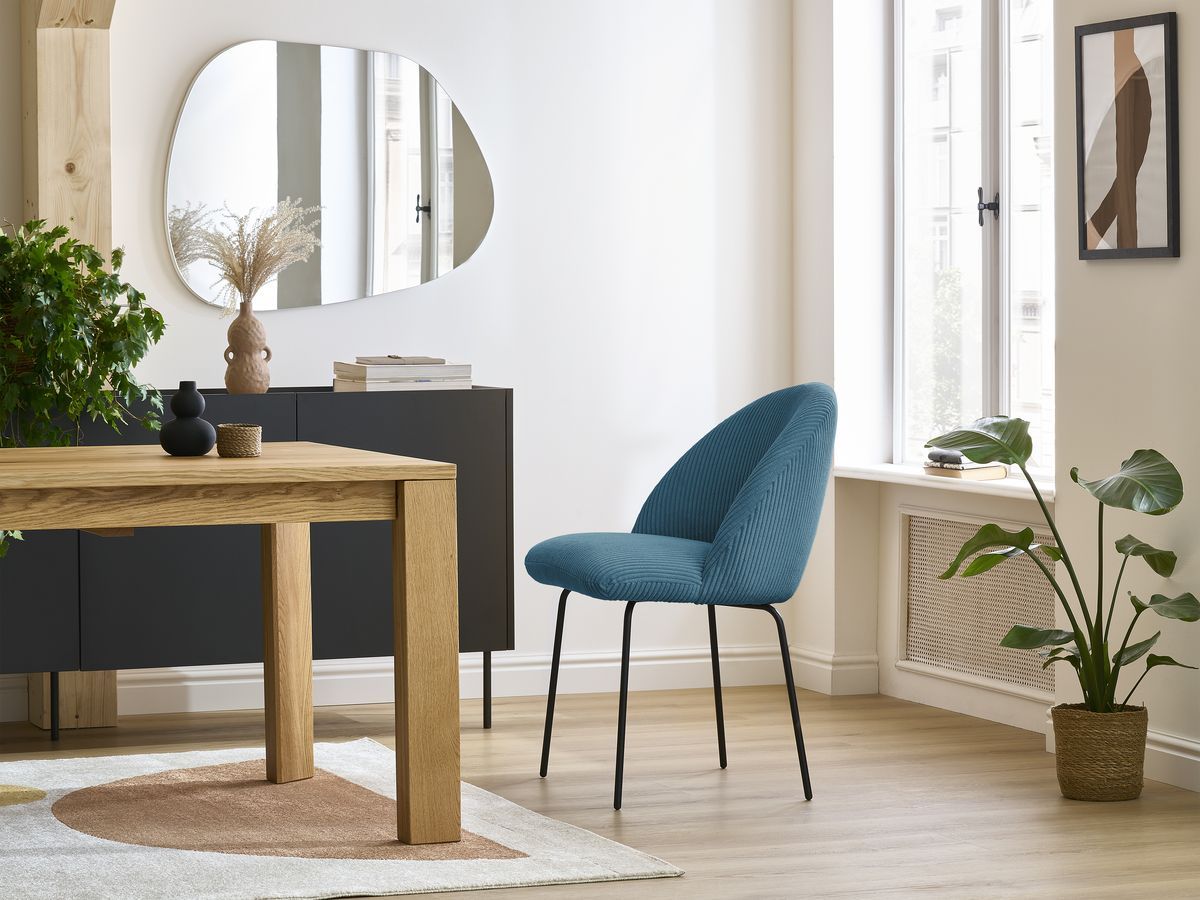 Set LALIE-stoelen in corduroystof en zwarte metalen poten