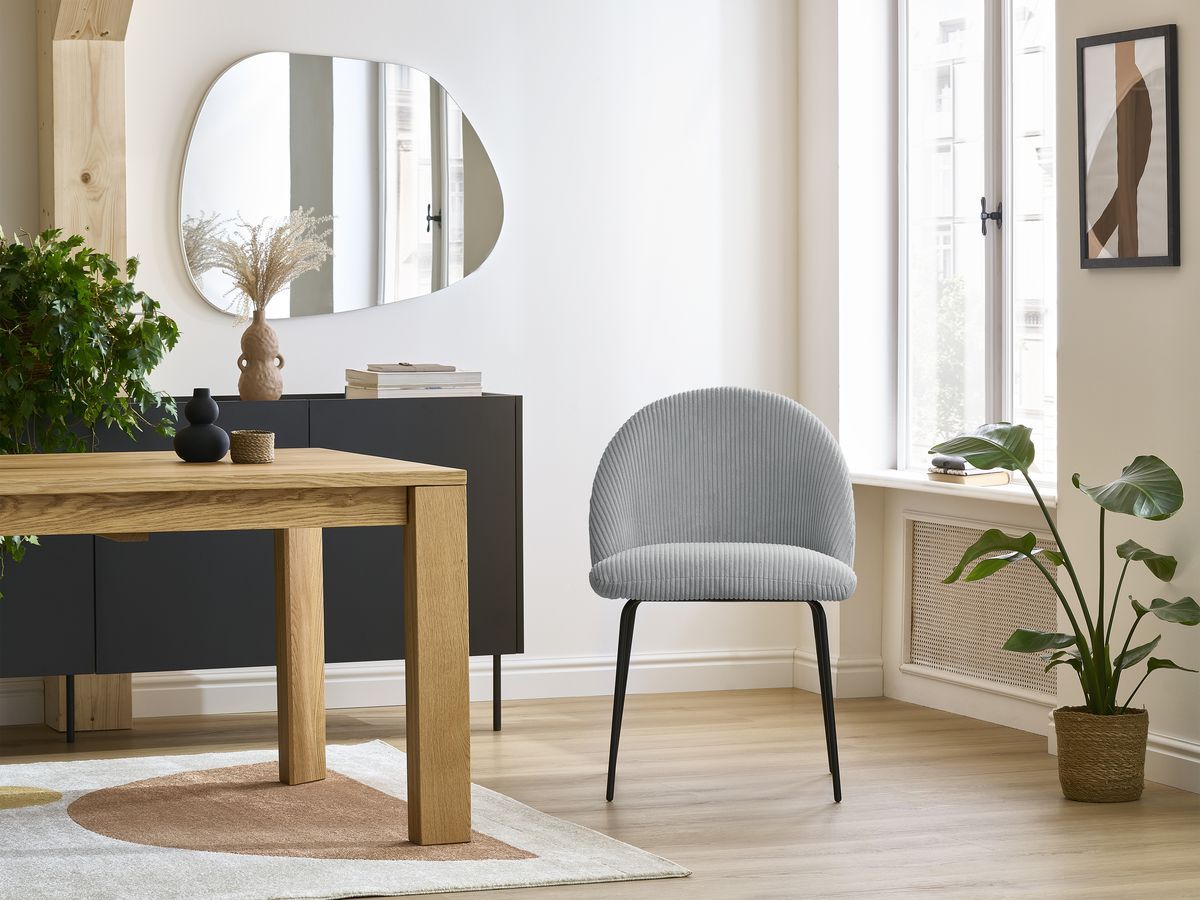 Set LALIE-stoelen in corduroystof en zwarte metalen poten