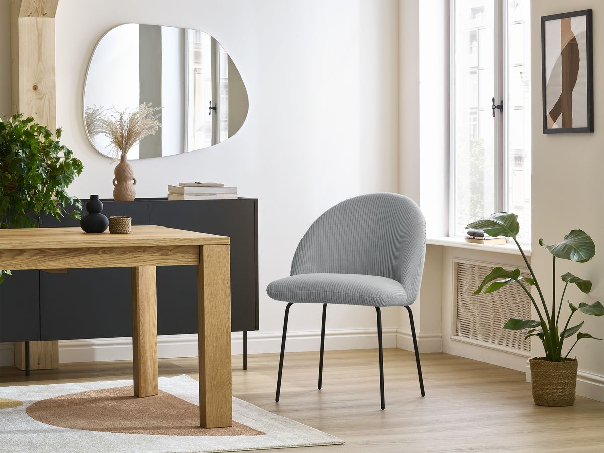 Set LALIE-stoelen in corduroystof en zwarte metalen poten