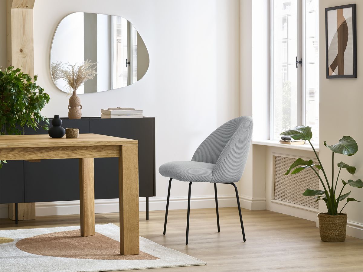 Set LALIE-stoelen in corduroystof en zwarte metalen poten