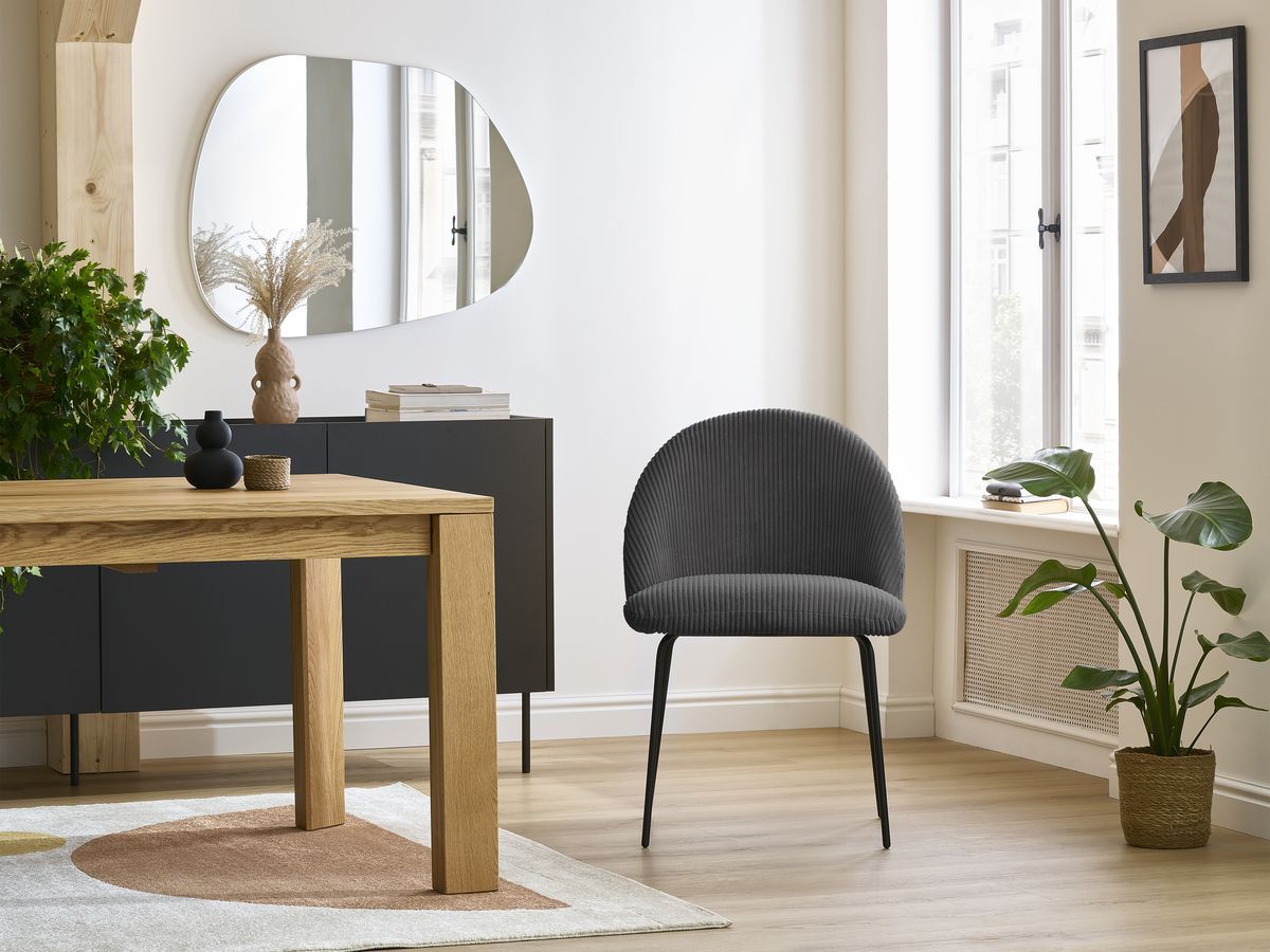 Set LALIE-stoelen in corduroystof en zwarte metalen poten