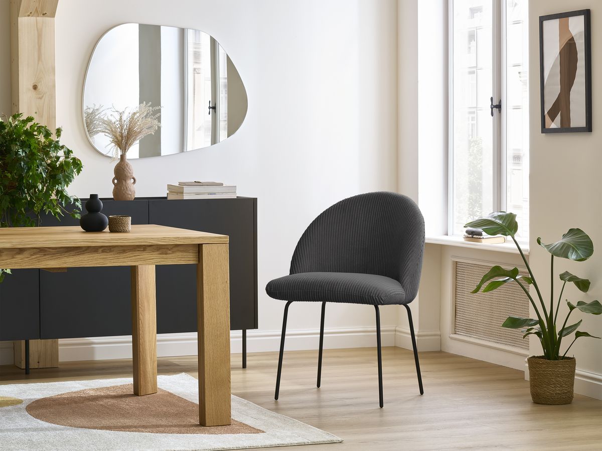 Set LALIE-stoelen in corduroystof en zwarte metalen poten