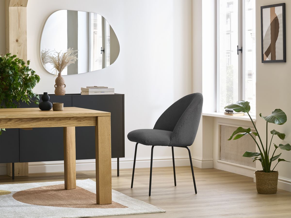 Set LALIE-stoelen in corduroystof en zwarte metalen poten