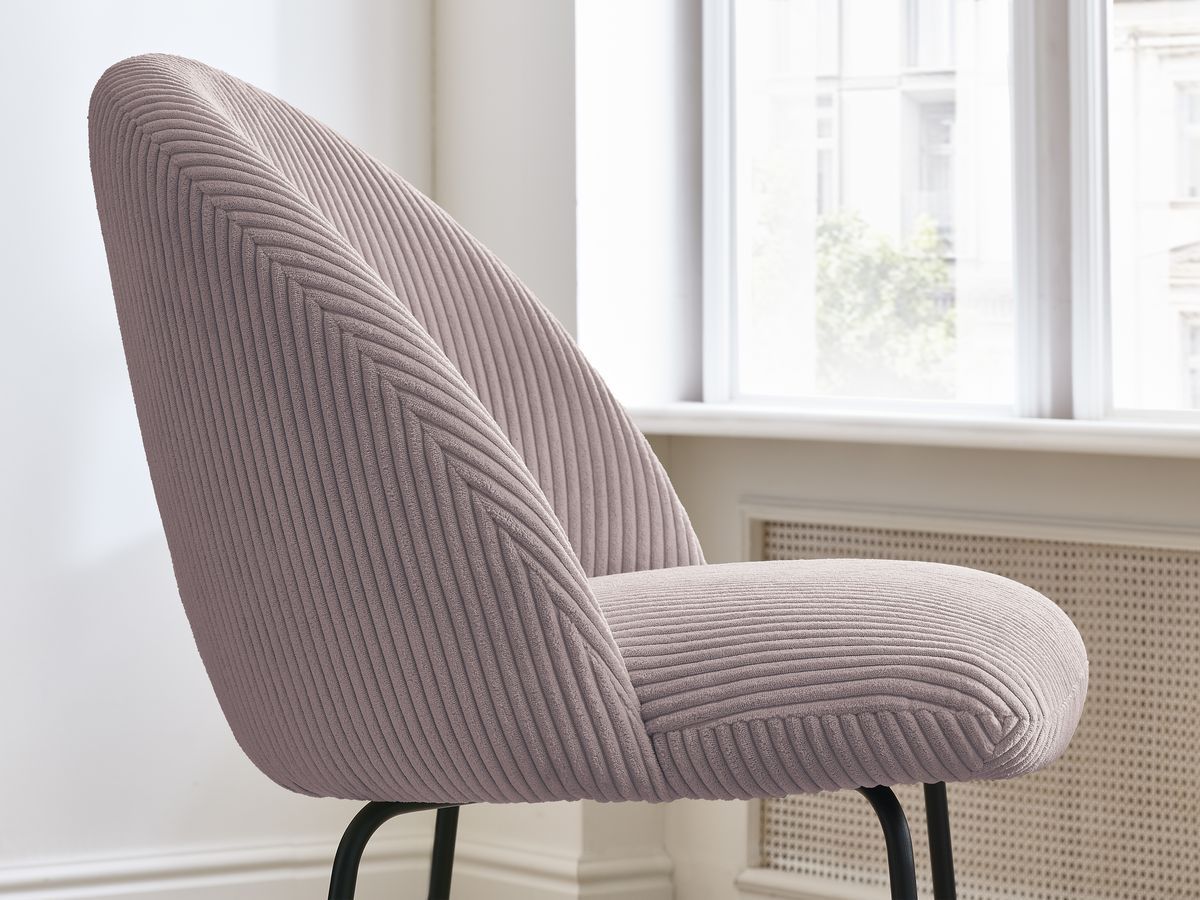 Set LALIE-stoelen in corduroystof en zwarte metalen poten