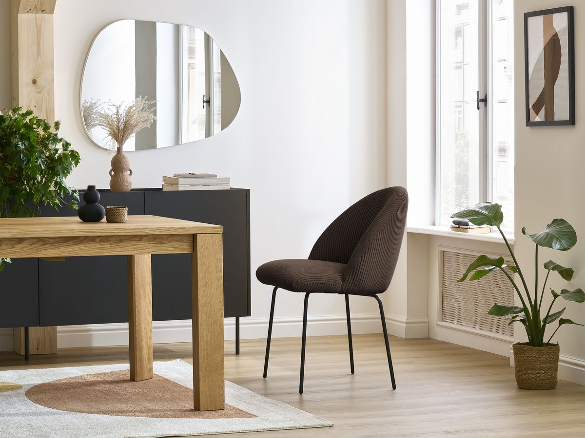 Set LALIE-stoelen in corduroystof en zwarte metalen poten
