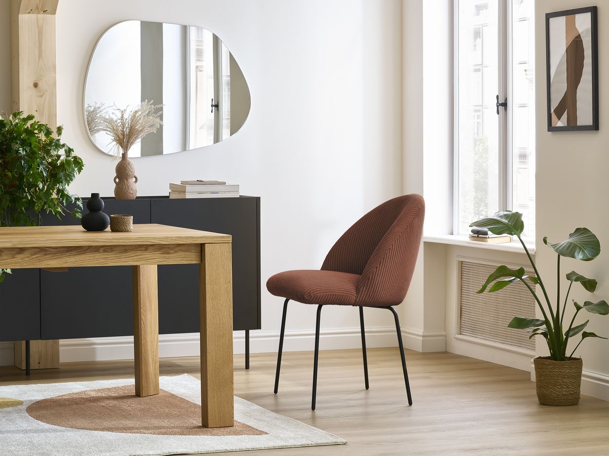 Set LALIE-stoelen in corduroystof en zwarte metalen poten