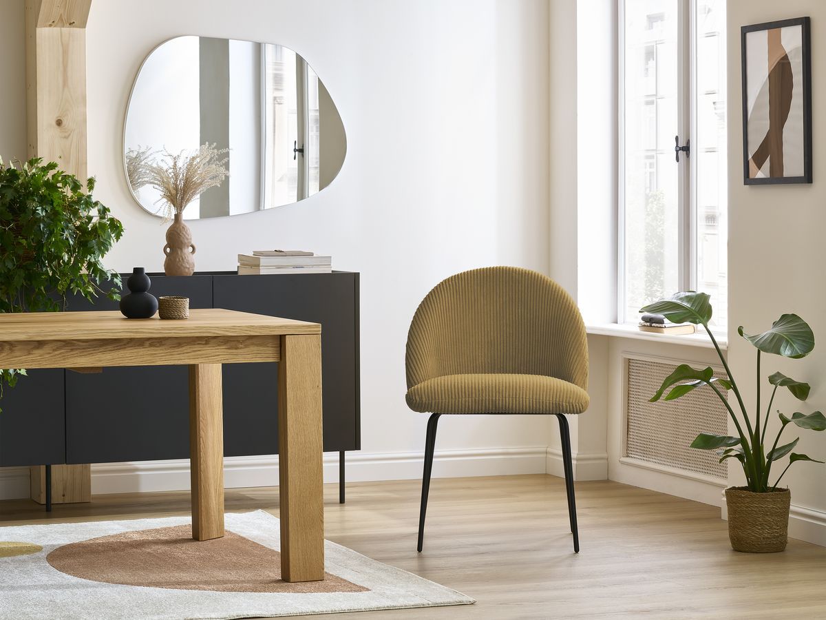 Set LALIE-stoelen in corduroystof en zwarte metalen poten
