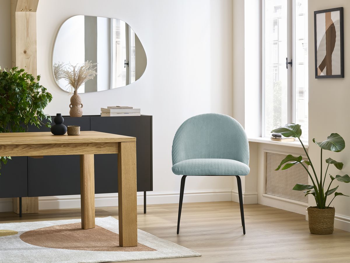Set LALIE-stoelen in corduroystof en zwarte metalen poten