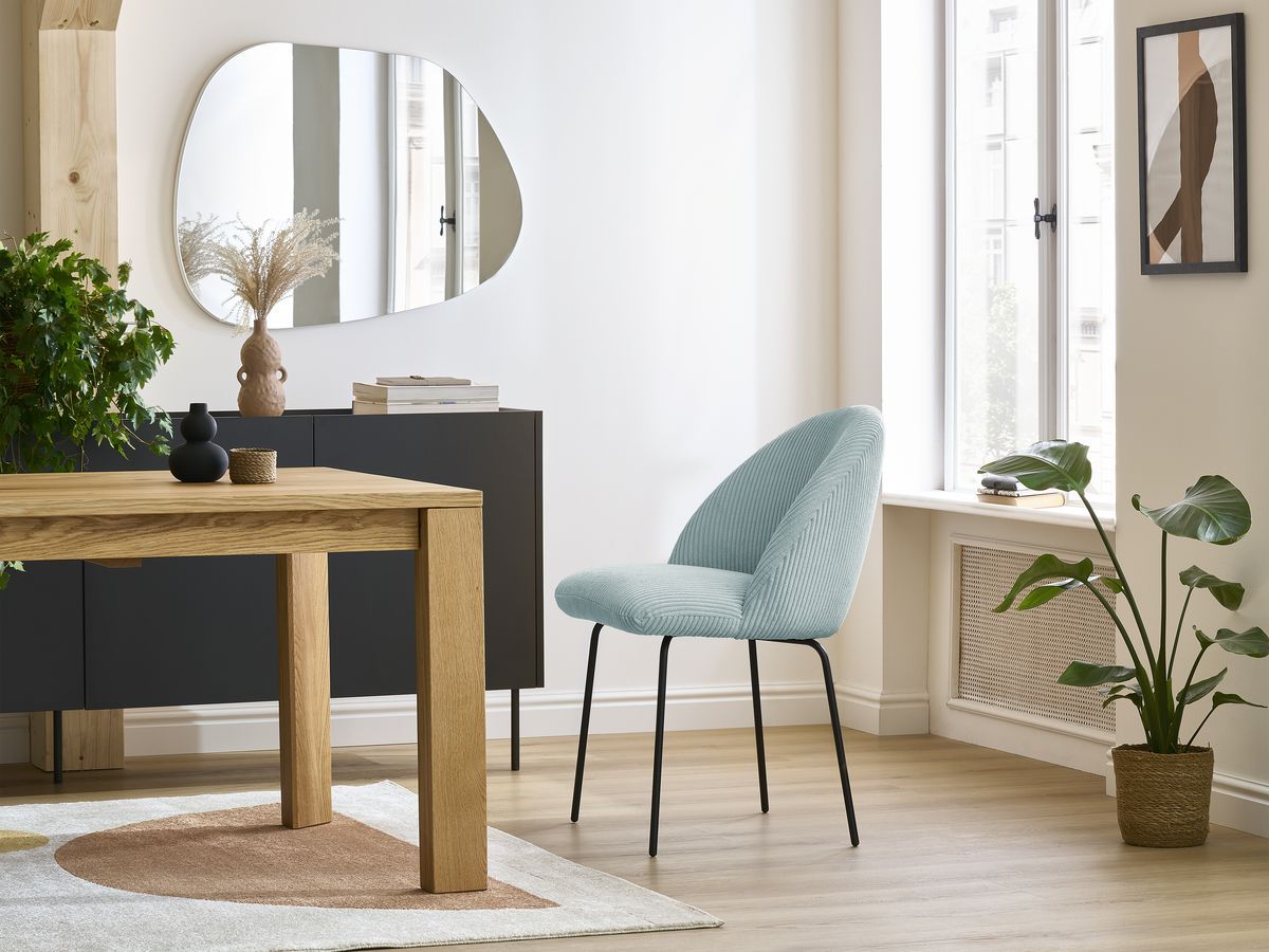 Set LALIE-stoelen in corduroystof en zwarte metalen poten