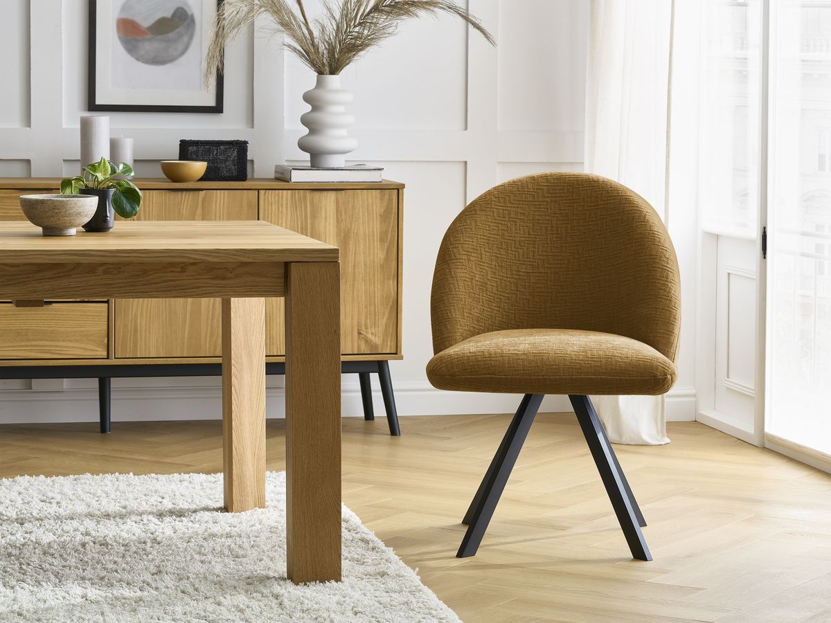 Set LALIE-stoelen met structuurstof en stervormige poten