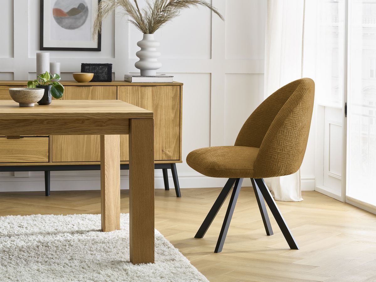 Set LALIE-stoelen met structuurstof en stervormige poten