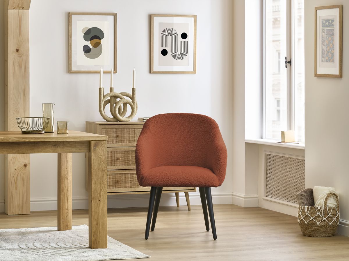 Chaise SOPHIE tissu bouclette et pieds scandinaves noirs