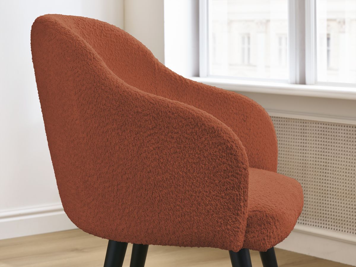Chaise SOPHIE tissu bouclette et pieds scandinaves noirs
