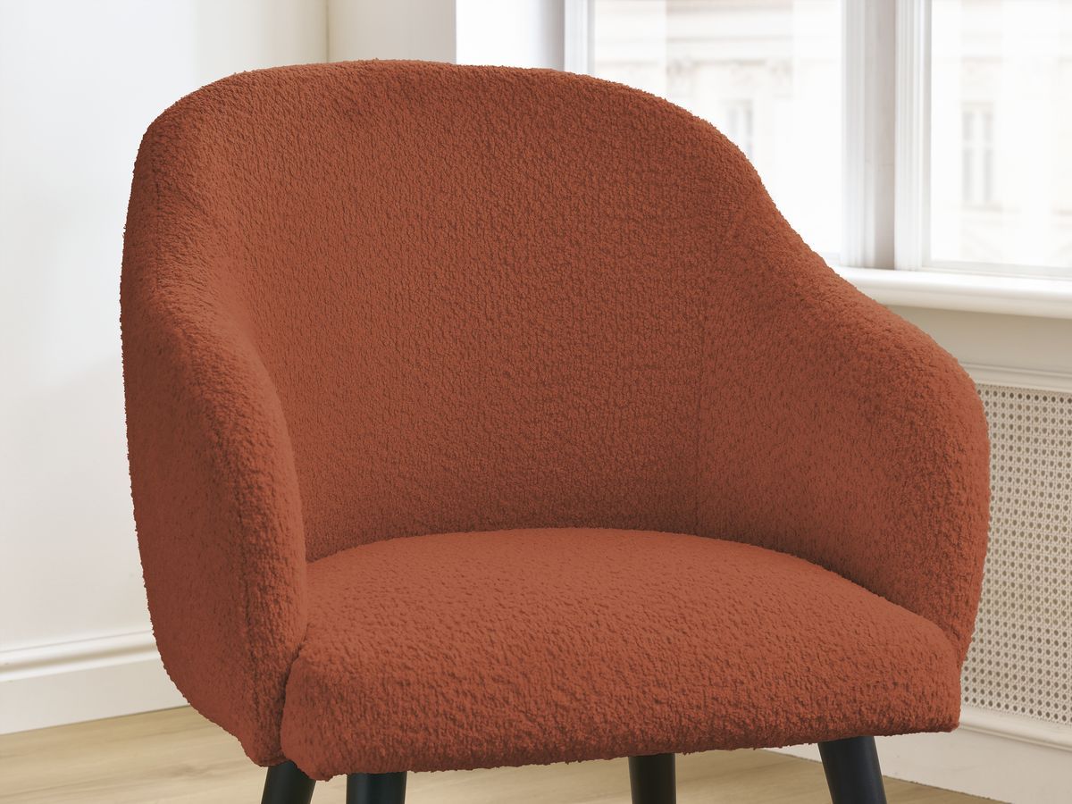 Chaise SOPHIE tissu bouclette et pieds scandinaves noirs