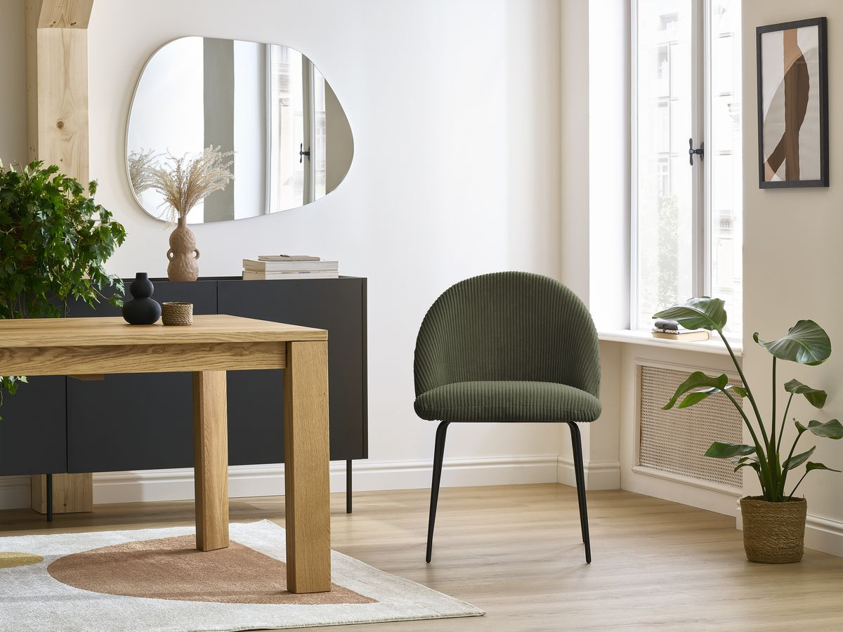 Set LALIE-stoelen in corduroystof en zwarte metalen poten