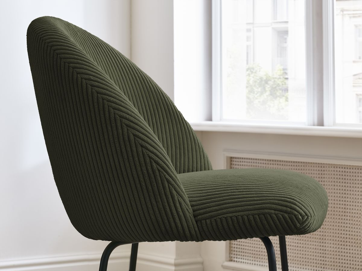 Set LALIE-stoelen in corduroystof en zwarte metalen poten