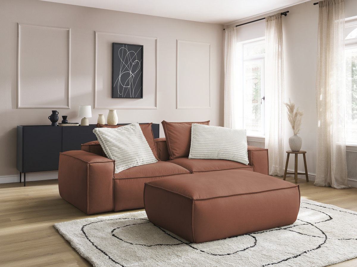 Canapé droit 3 places ultra moelleux BOHEME cuir végan avec pouf marron foncé — vue 5