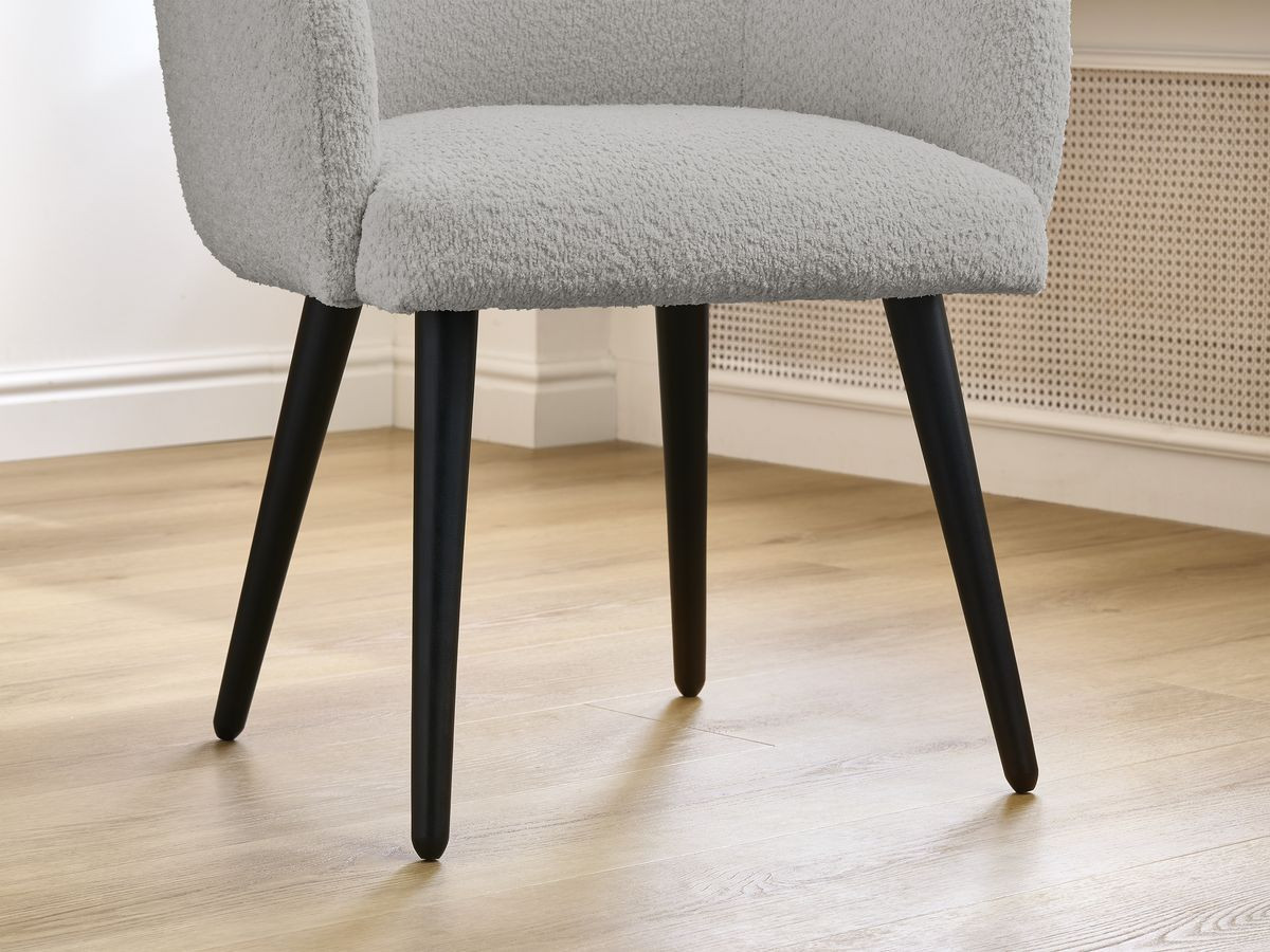 Lot de chaises SOPHIE tissu bouclette et pieds scandinaves noirs