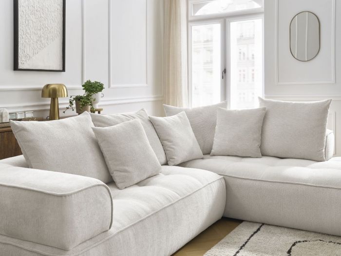 Canapé Whesley d'angle en tissu beige vue de trois quarts, méridienne à droite