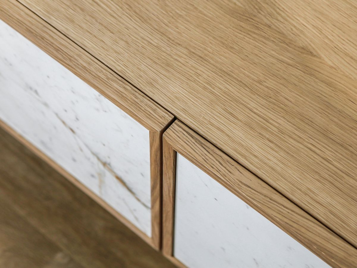 BARI 4-deurs tv-meubel 180 cm massief eiken fineer en keramiek